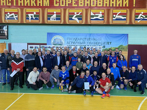 Команда Казанского района вновь стала победителем волейбольного турнира ветеранов, посвященного памяти В.Т. Пахомчика